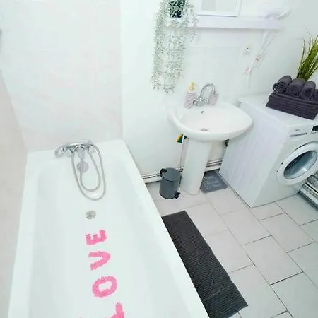 Logement Spacieux, Calme Apartamento